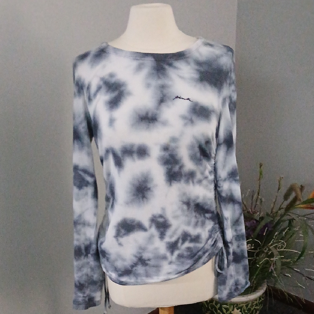 PINK Victoria's Secret Blue Tie-Dye Long Sleeve Tee